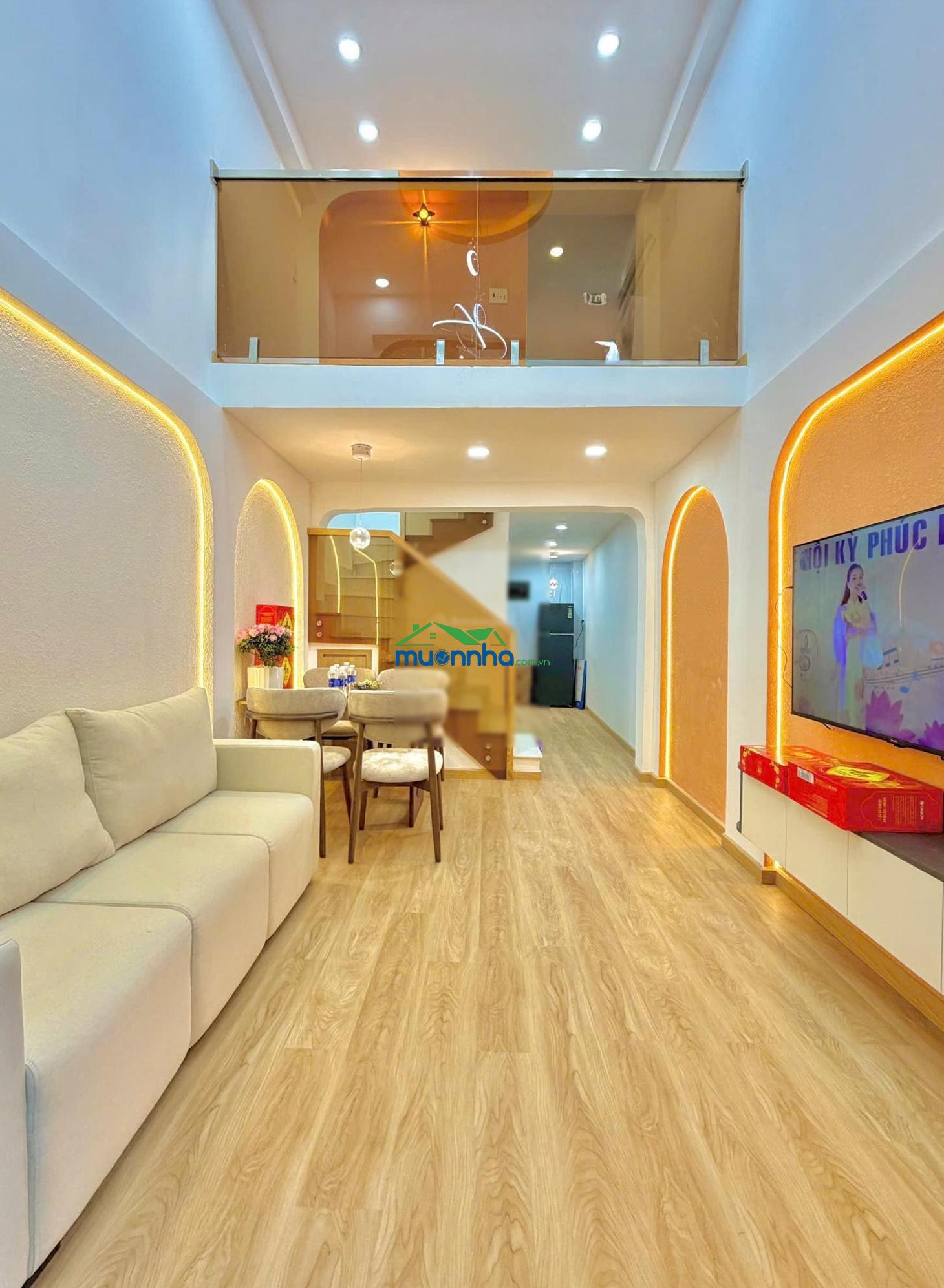 Nhà bán ngay ngã tư hàng xanh, xvnt. nhà mới có 3 phòng ngủ. gần 30m2 đất. giá hơn 4 tỷ.