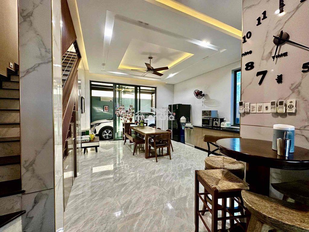 Căn biệt thự lô góc 2 mặt tiền 3 tầng,đối diện côn - 2
