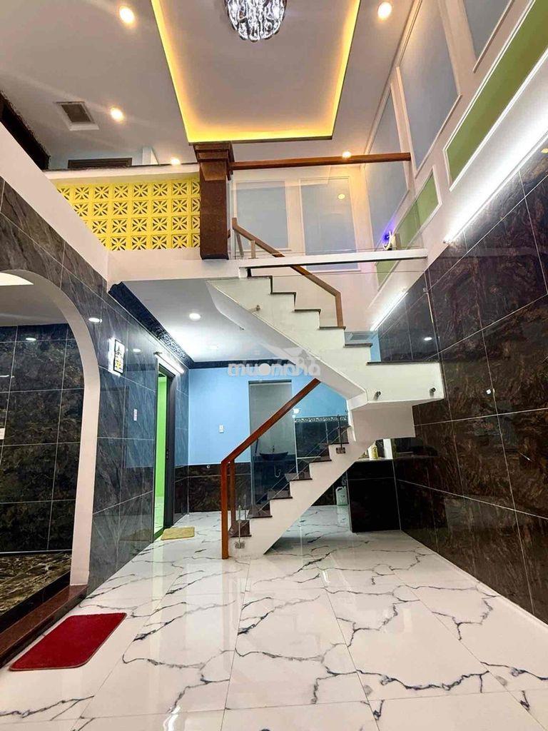 2 tầng btct, sát bên quận 7, dt 70m2, ngang khủng 7m, 3pn, nhỉh 4t - 3