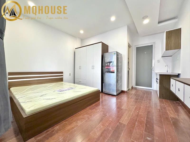 Studio ban công ngay cổng trường đh văn lang, gần khu phố ẩm thực phan xích long, cầu bông quận 1 - 4