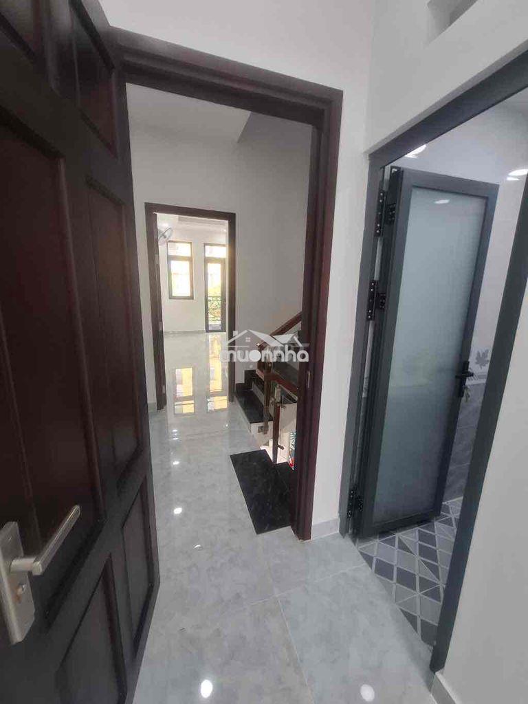 Ngay kề bênh đầm sen nhà mới hẻm xe hơi giá chỉ hơn 6 đồng tặng nội th - 3