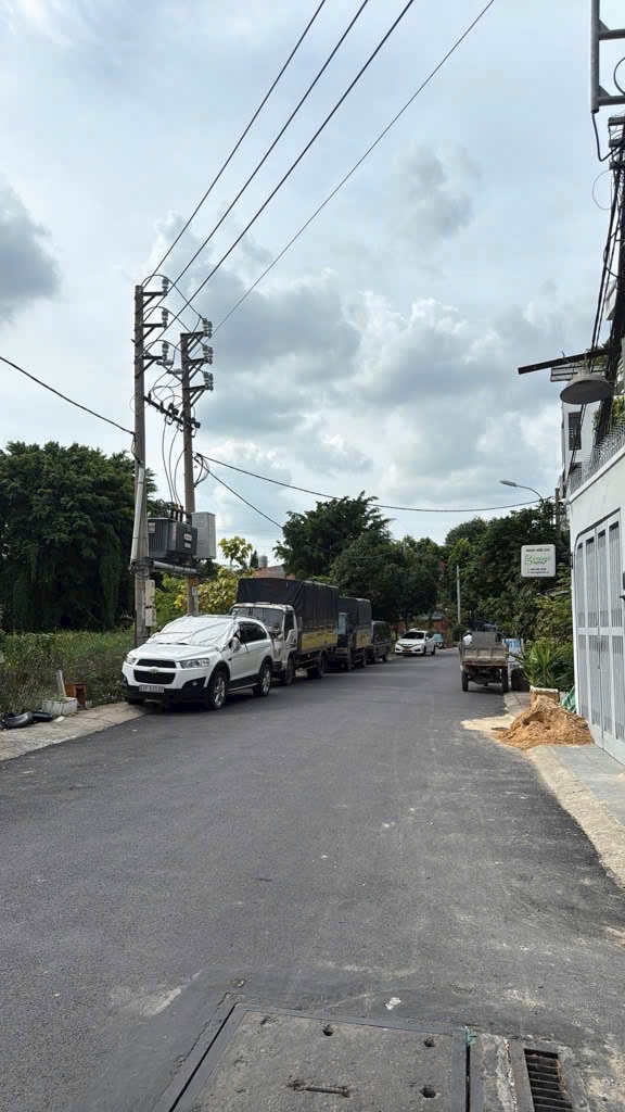Bán nhà sát mặt tiền - 3tầng - 3pn - gần cv làng hoa - full nội thất