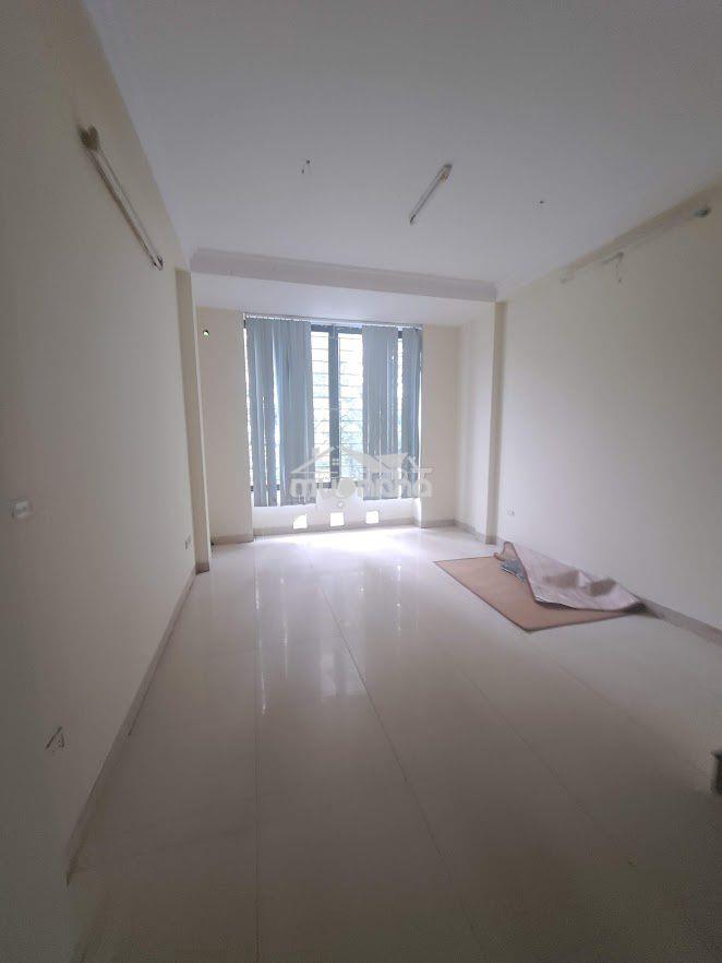 Nhà ngõ 100 đường hoàng quốc việt, dt 45m2 x 5 tầng - 18 triệu/tháng - 4