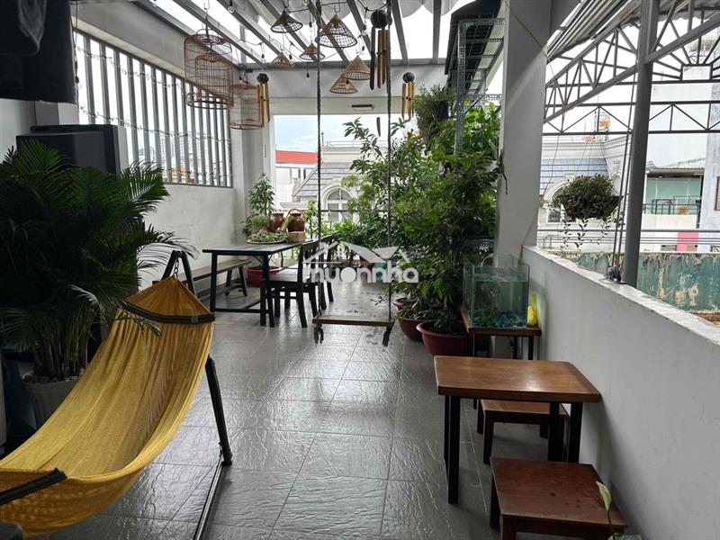 Can ban nha mat tien .moi va sang trong. mien tiep cò lái