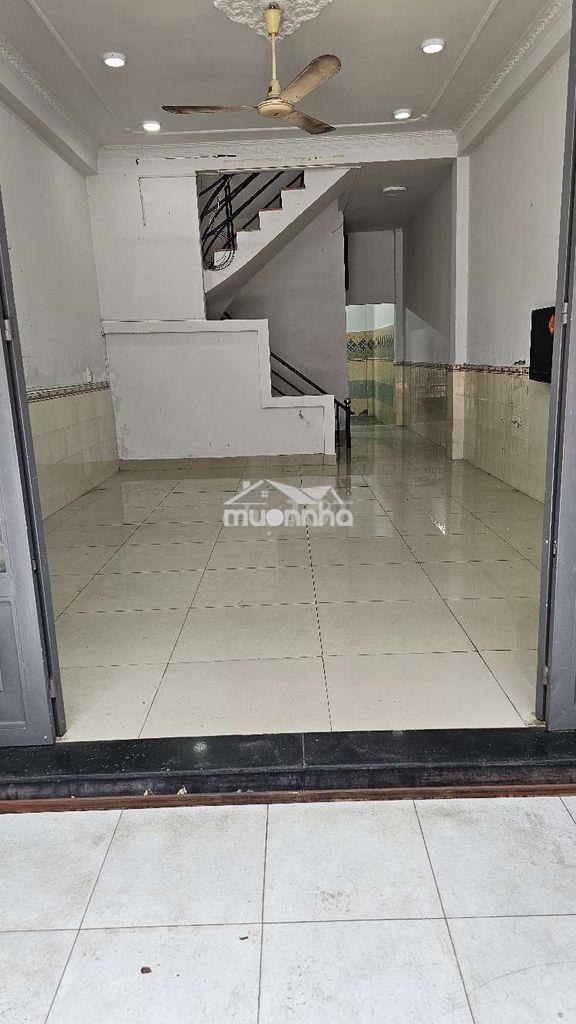 Cho thuê nhà 2 tầng hẻm oto vào nhà 4x18 giá 12 triệu - 3