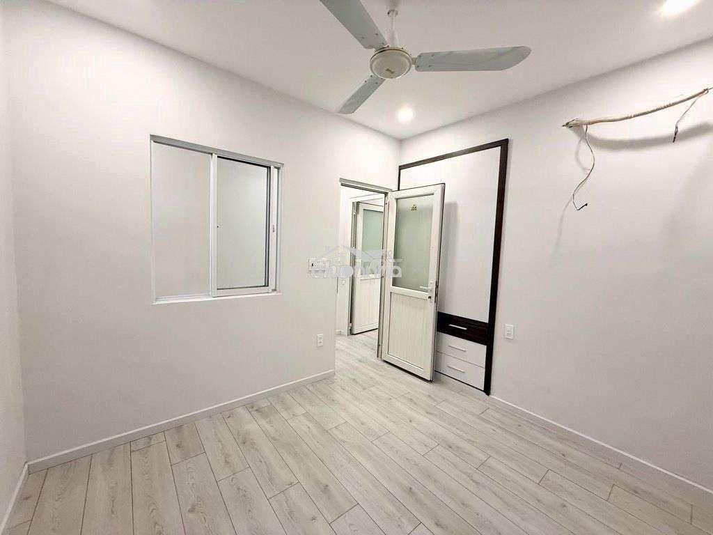 Chung cư vip,nơ trang long,p.13lầu1,dt:80m2(4 x 20)2pn,tặng nội thất - 2