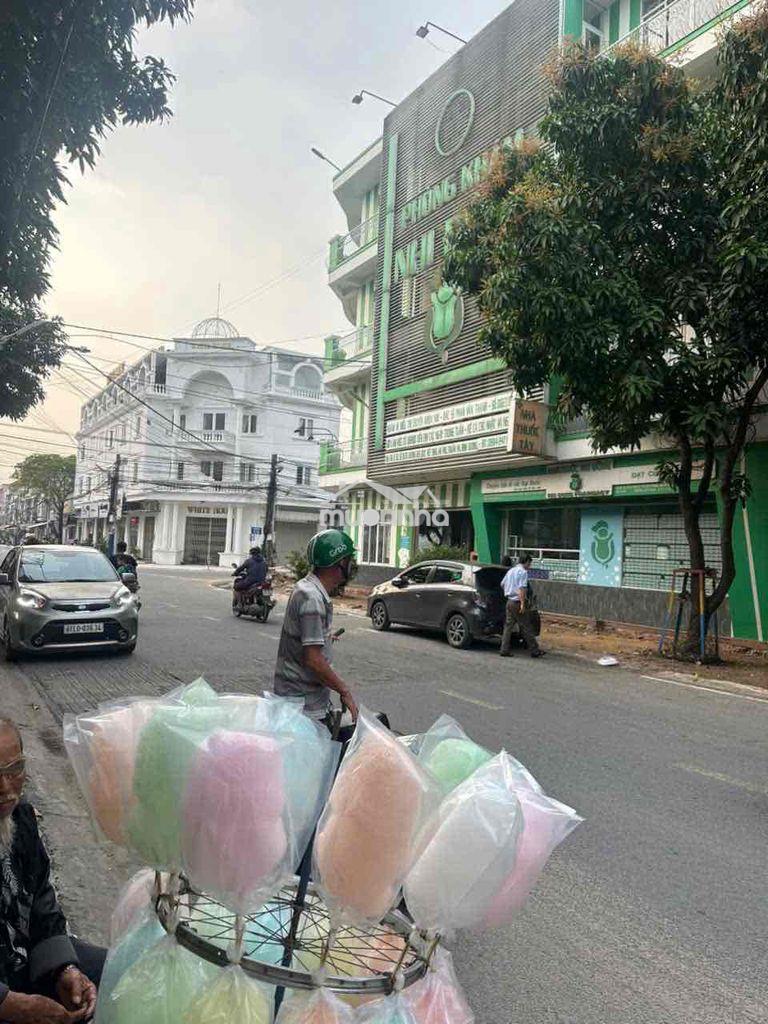 Cần bán căn nhà nằm trục đuong d20 kdc vietsing dt 150m2 - 3