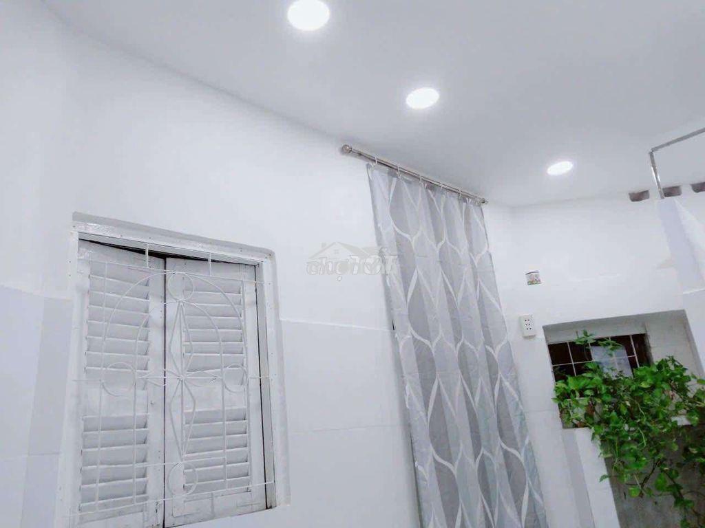 Phòng dưới đất riêng biệt,máylạnh,gác suốt,sạch đẹp,gần chợ phú lâm - 4