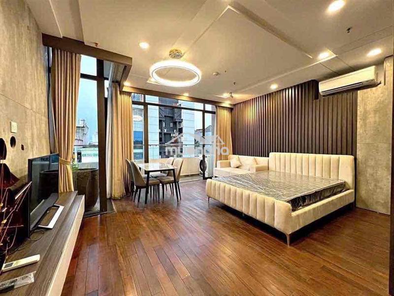 Cho thuê căn hộ ban công siêu rộng 40m2 - ngay chợ bến thành quận 1