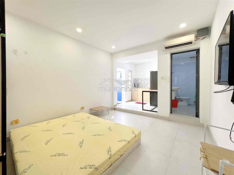 Căn hộ 30m2  full nội thất, ban công thoáng mát, gần  cv lê thị riêng