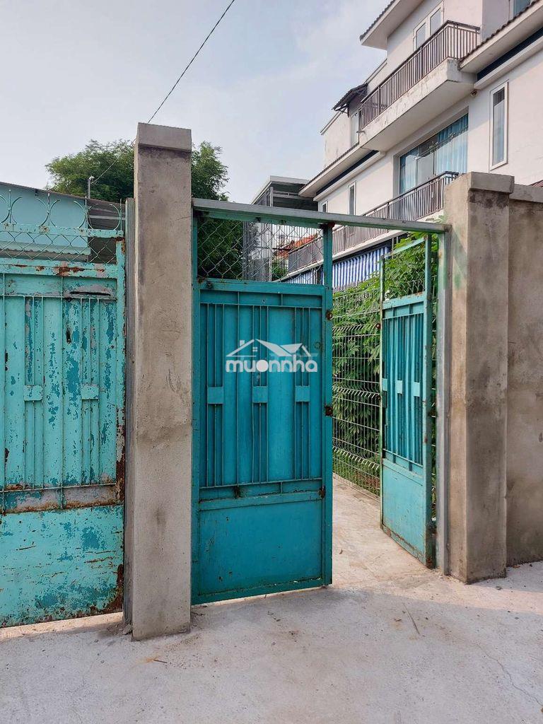 Cho thuê phòng dt 25m2, mặt tiền đường 10m, gần chợ hóc môn