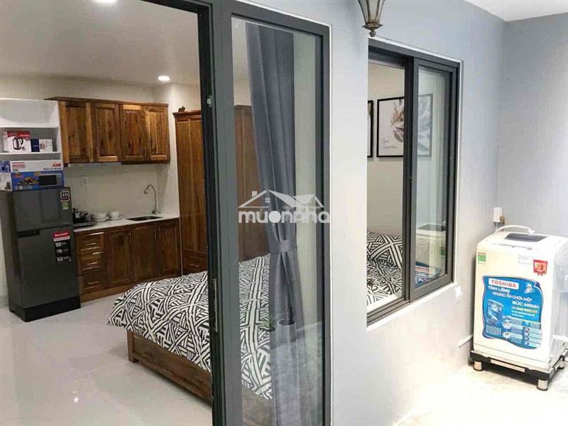 Cho thuê studio trệt ban công thang máy giặt full nt trần hưng đạo q1