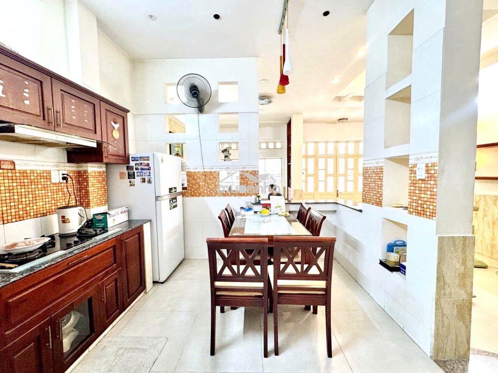 Bán nhanh 10 tỷ - nhà 4t x 95m2. xây kiểu biệt thự - xh đậu trong sân - 2