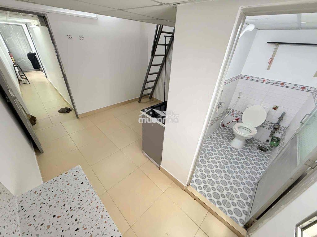 Phòng bếp wc máy lạnh giờ tự do gác cao qua đầu - 4
