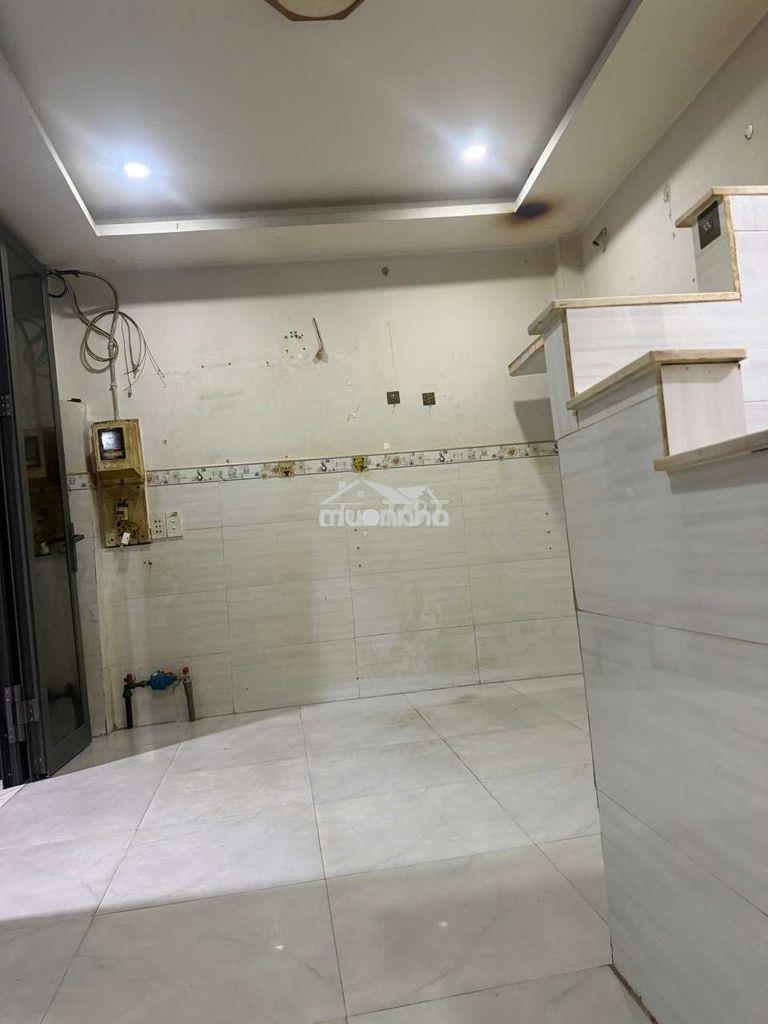 Cho thuê nhà lạc long quân quận 11- giá 6tr - 2