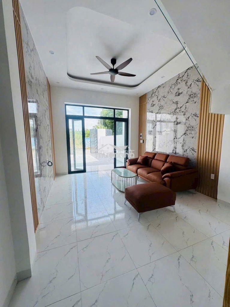 Cần tiền hạ giá bán gấp nhà 1 lầu 1 trệt nằm ngay cầu bạch đằng 2 - 3