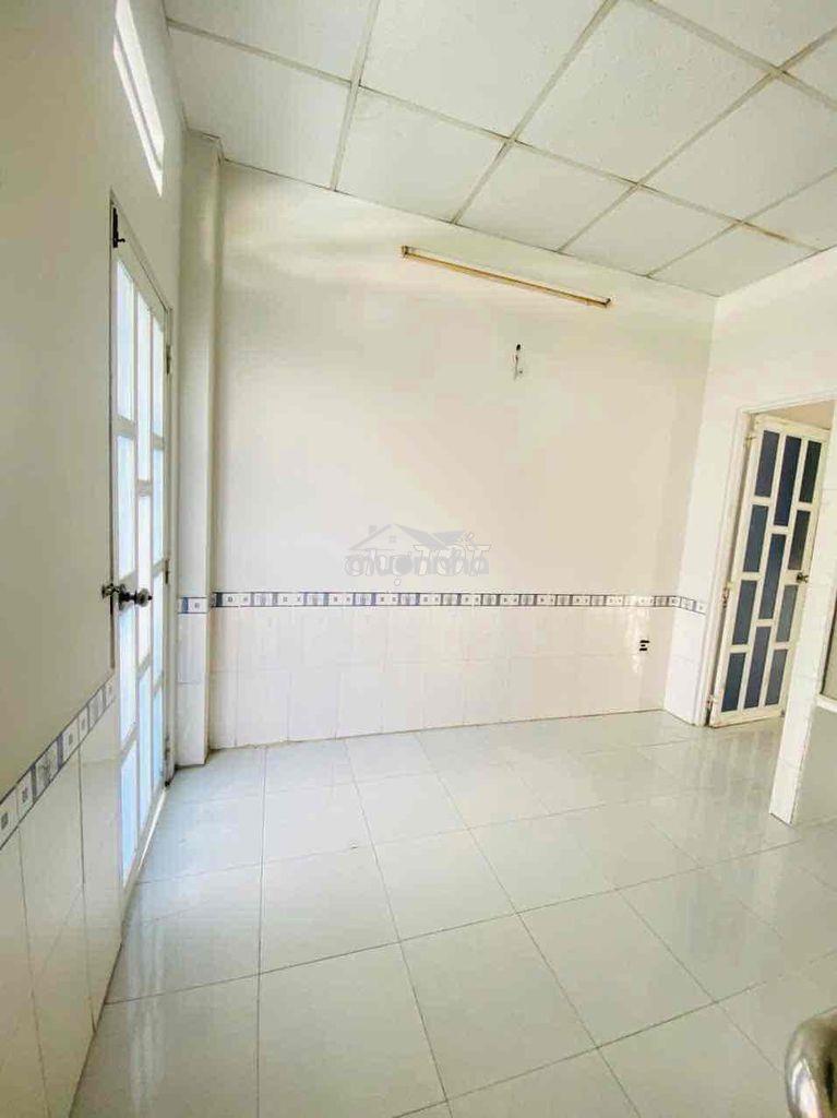 Nhà gần trường cấp 1..2..3. trệt lầu 2pn 2wc. đường xe hơi - 2
