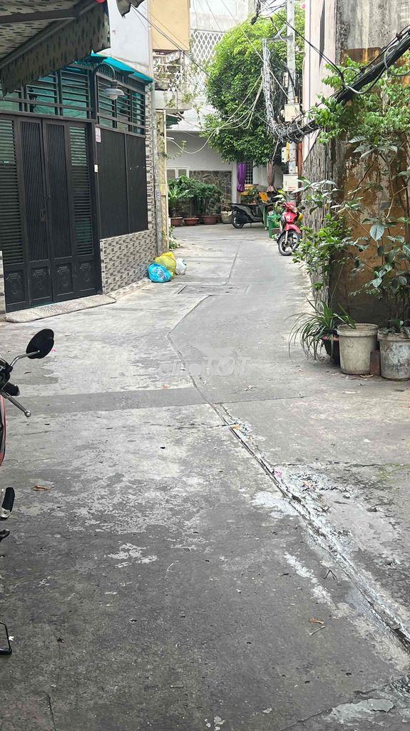 Nhà 5 tầng 5m x 4 m sát hẻm xe hơi  huỳnh văn bánh phú nhuận 3,5 tỷ.