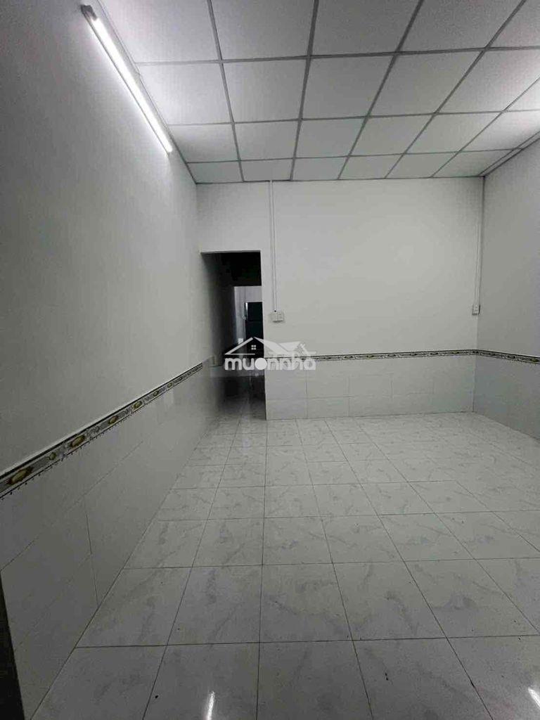 Cho thuê nhà sẵn 1pn 80m2 + kho 80m2 giá 6 triệu tx33
