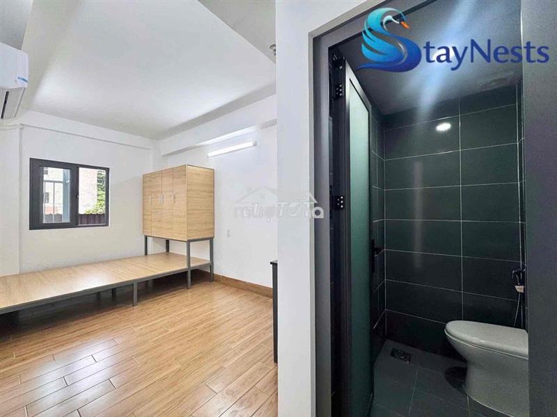 Khai trương studio mới xây cửa sổ trời giá rẻ - cách đại học vhu 3p