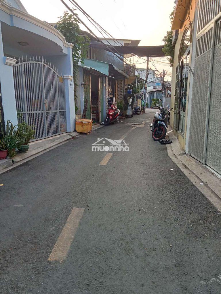 Nhà ht 17 xe tải đậu ngay cửa nhà