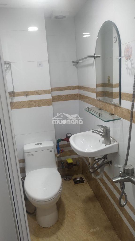 Phòng có ban công, wc riêng bến vân đồn q4, full nội thất - 3
