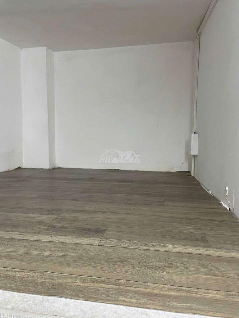 Phòng cho không chung chủ, tầng trệt, máy lạnh, tolet riêng - 3