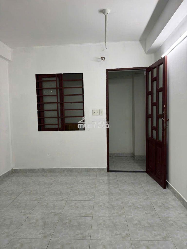 Phòng đẹp đối diện etown cộng hòa