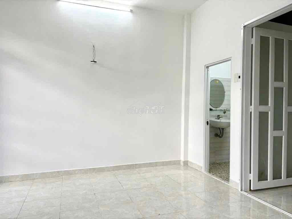 Nhà 3 tầng bình trưng sổ hồng riêng giá tốt chủ đổi nhà to bán nhanh - 4