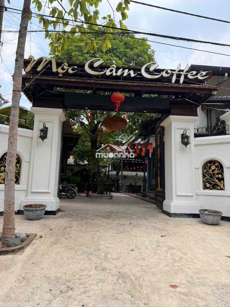 Cho thuê căn nhà biệt thự sân vườn 800m2 mt đường 27 tp mới