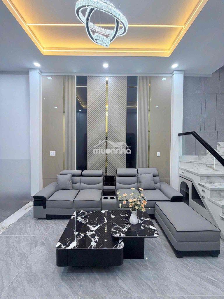 Cách nguyễn ái quốc 100m đường ô tô tránh nhau, ngay quảng trường - 4