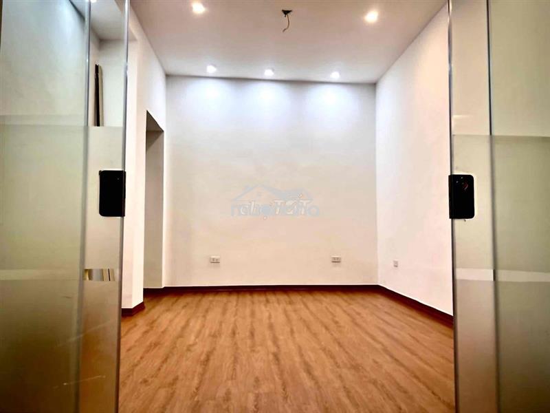 Cho thuê cửa hàng phố nguyên hồng, đống đa, phố ô tô, mặt tiền 6m, 20m