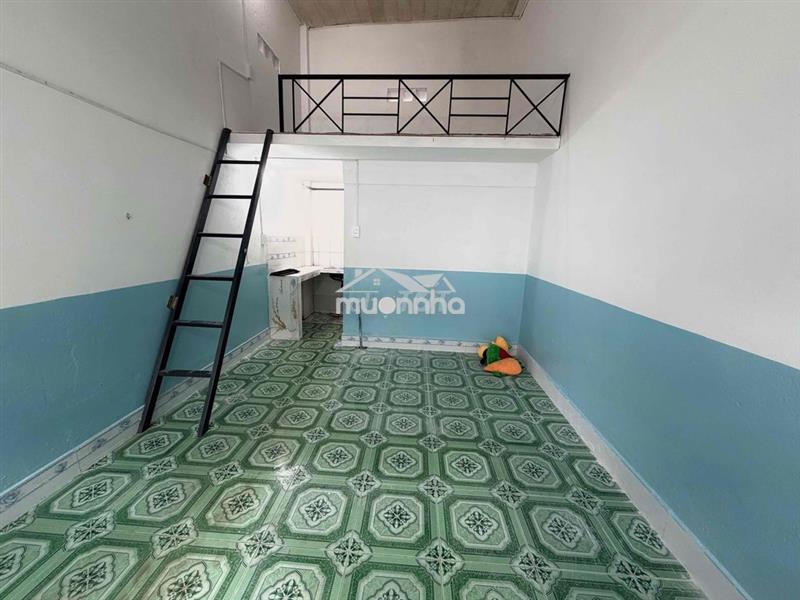 Phòng mới ngay trung tâm dĩ an, rộng gấp đôi phòng thường.