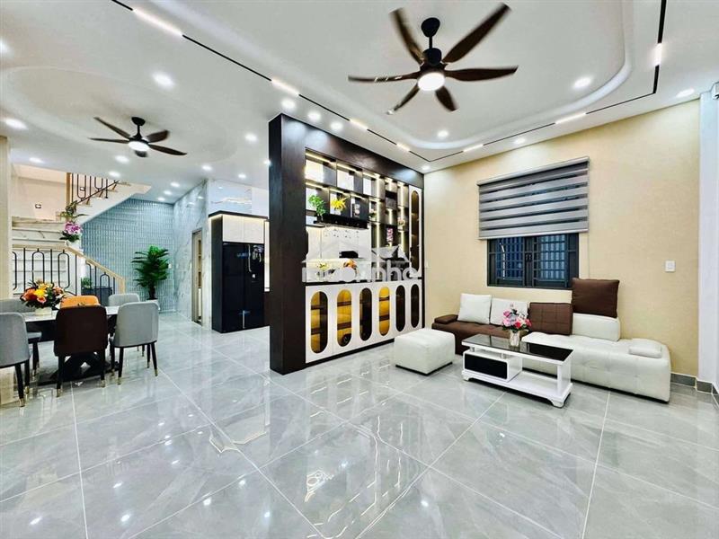 –Ngay huỳnh tấn phát _ gần huỳnh thị đồng
4 tầng _64m2. hon 6 đ (tl)