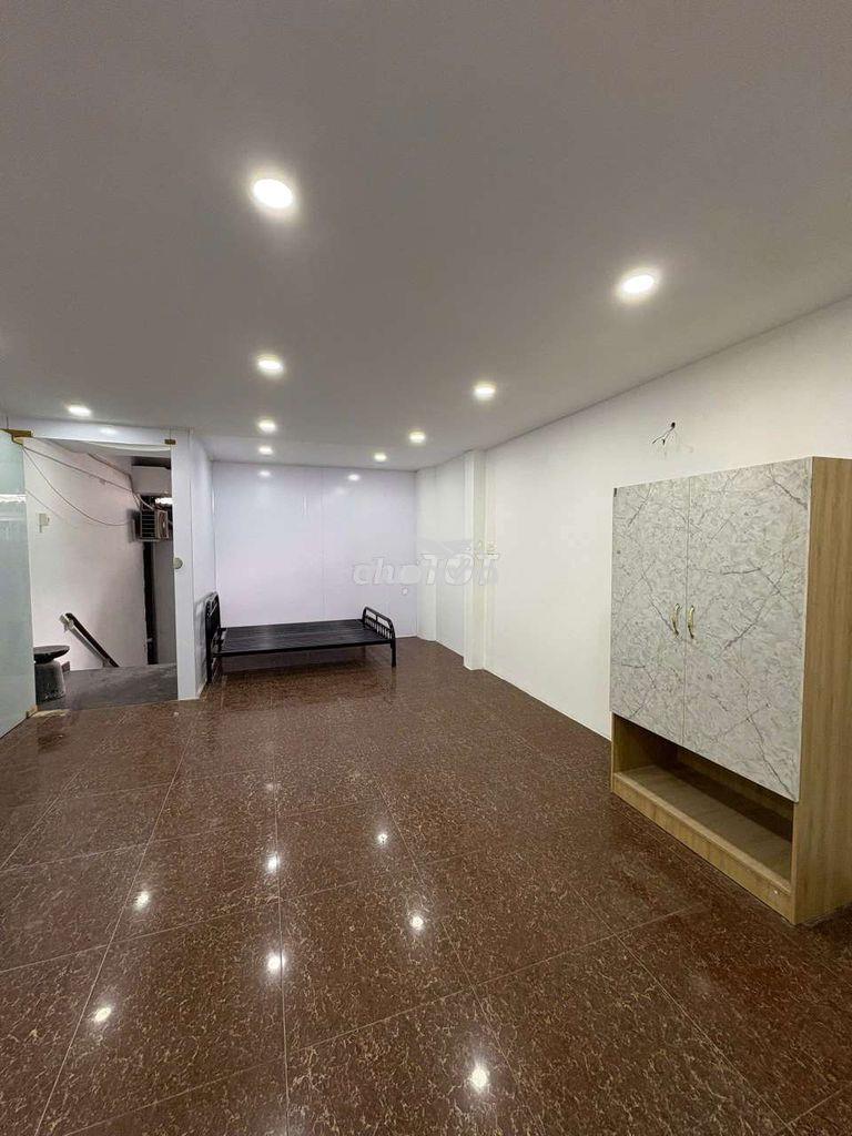 Phòng trệt rộng 30m2 đường bình thành bình tân