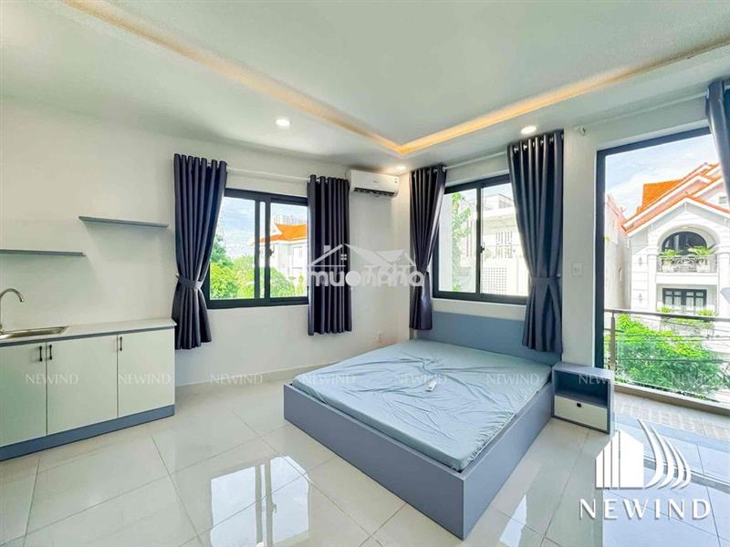 Cho thuê căn hộ ban công gần phú mỹ hưng đường lớn không ngập nhà mới