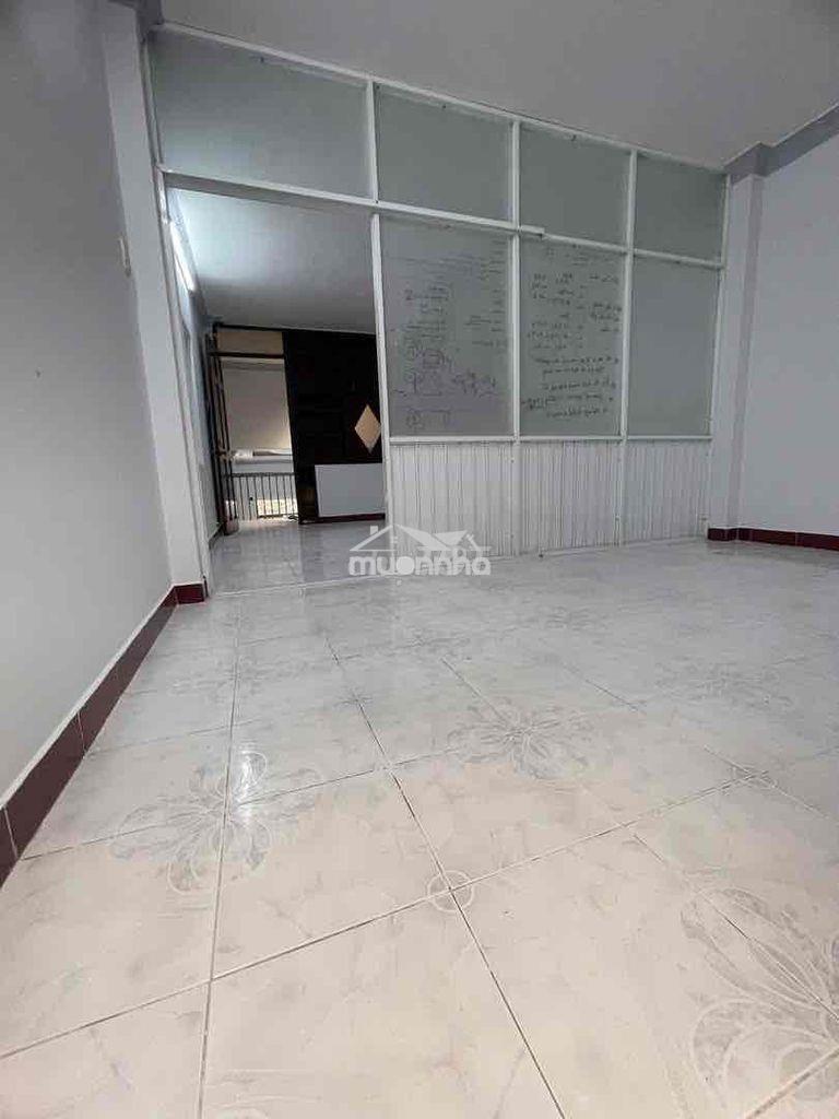 Cho thuê nhà hxh âu cơ p10 tân bình. dt: 4m x 18m trệt lưng giá 12tr - 3