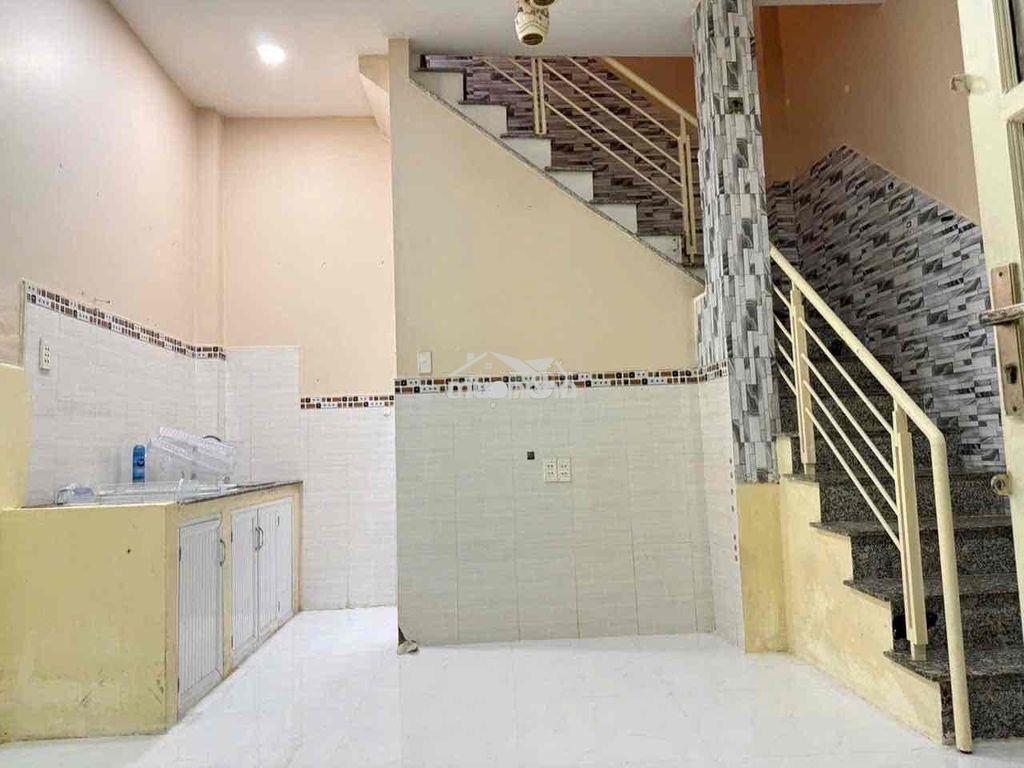 Bán nhà sổ riêng 3 tầng - gần chợ bùi văn ba - quận 7 - 2