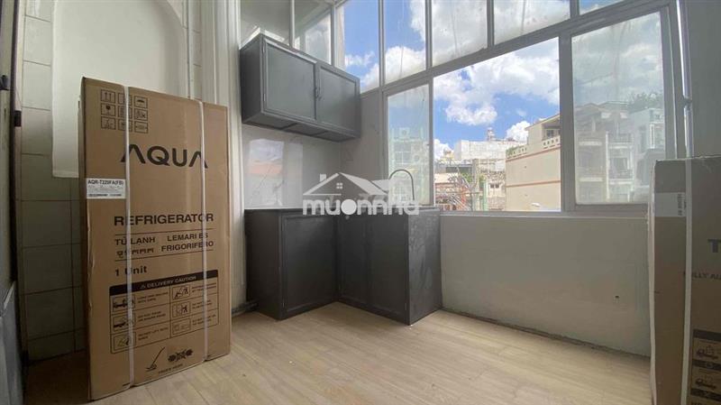 Cho thuê căn hộ 1 phòng tách bếp bancol mặt tiền đường, máy giặt riêng