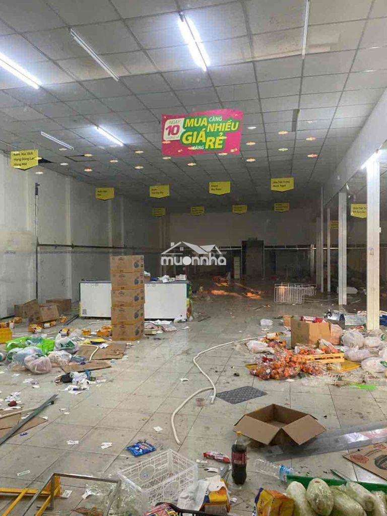 Cho thuê nhà mặt tiền trung mỹ tây 2a giá tốt - 3