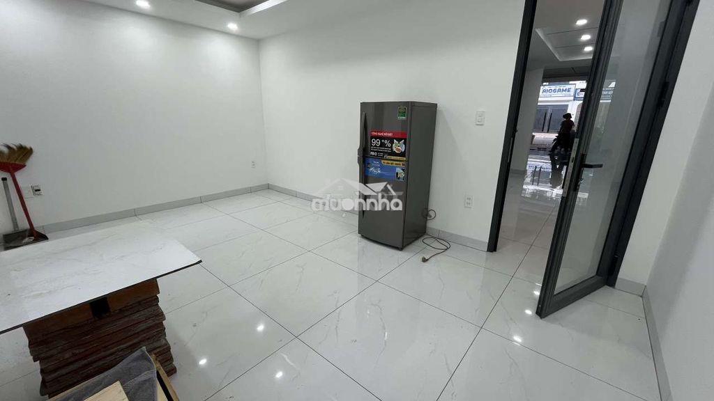 Mặt tiền hoàng hoa thám có thang máy - 2