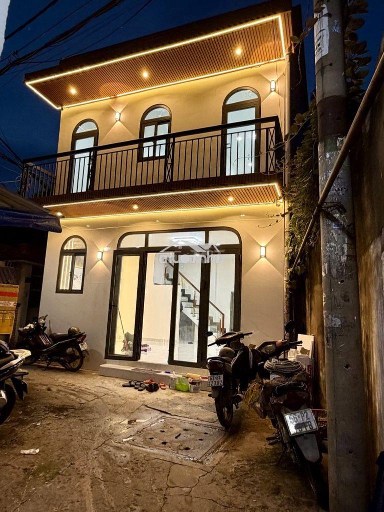 Bán nhà ngay chợ gò vấp - dt 35m2 giá chỉ 4.65 tỷ - ra mặt tiền 1 căn