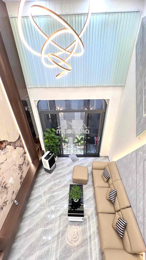Nhà phố hiện đại 5 tầng ngay ngã tư bốn xã, đương 8m thông, 4x14m, sân