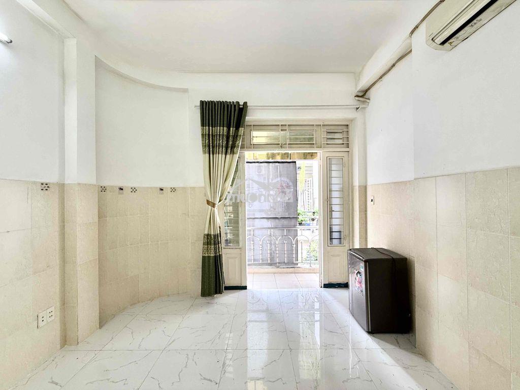 Cho thuê căn hộ bancol thang máy rộng 25m2 ngay vòng xoay lý thái tổ - 4
