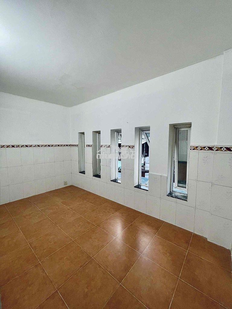 2 phòng ngủ - máy lạnh - có cửa phòng riêng - giáp quận 10 - 3