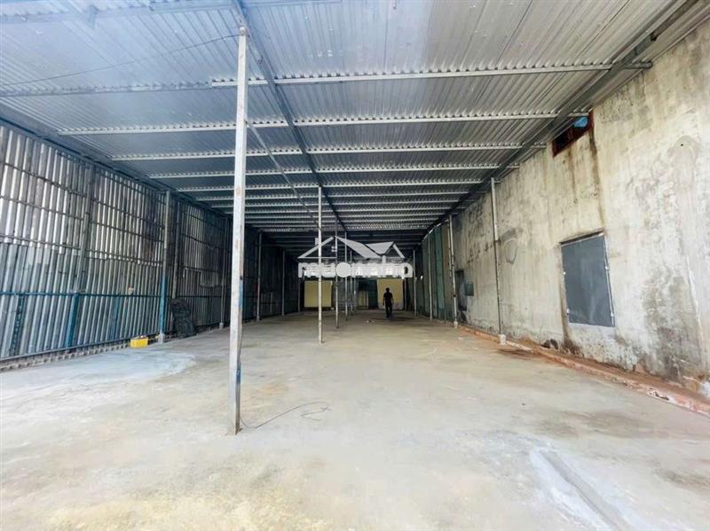Cho thuê kho 300m2 giá 17 triệu gần tên lửa