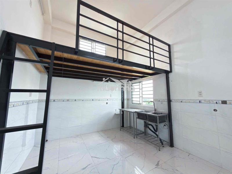 Cho thuê phòng gác cao 2m cửa sổ trời thang máy siêu rẻ tại quận 12