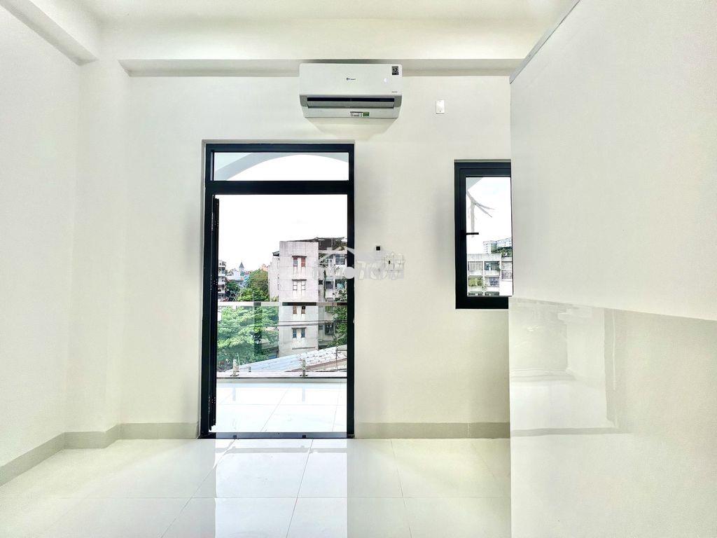 Phòng ban công mới xây thoáng gần đh văn hiến - 3
