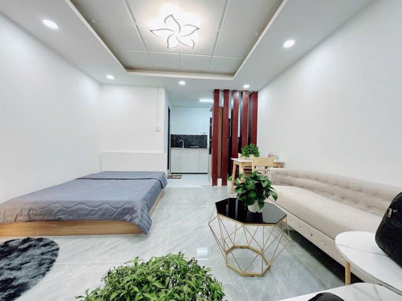 Cho thuê căn hộ 1 phòng ngủ cửa sổ trời đường nơ trang long gần đại học văn lang