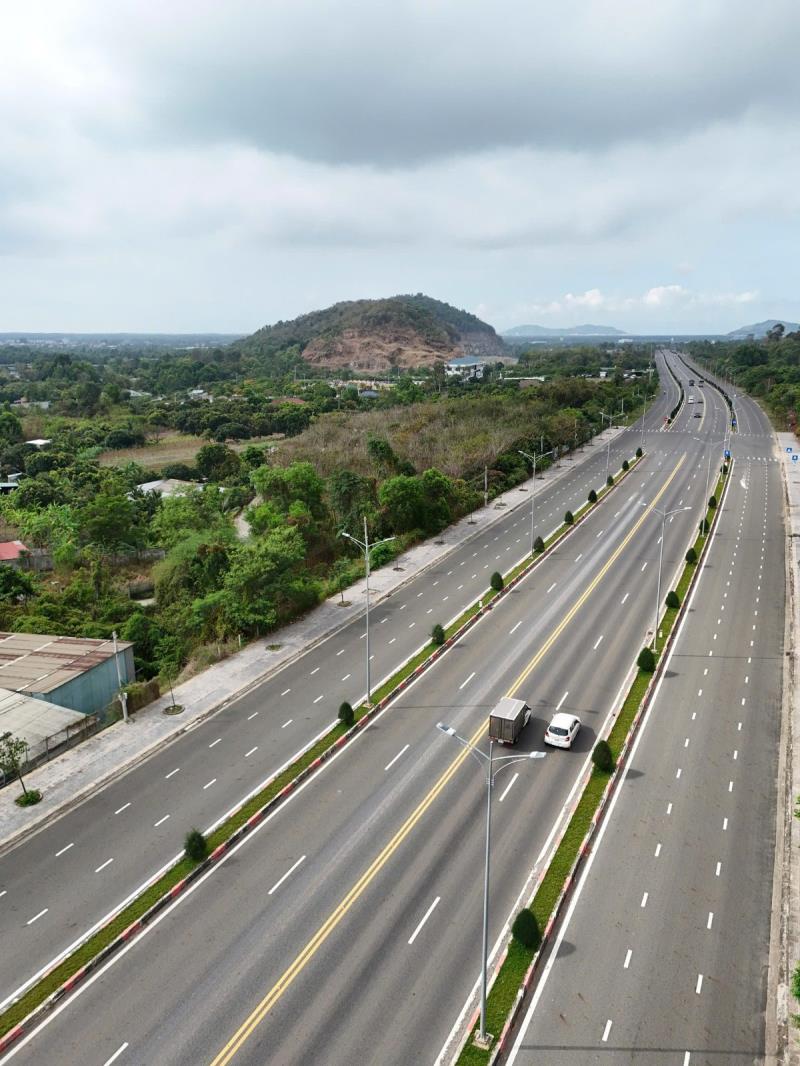 Chính chủ cần vốn làm ăn bán đất p.long hương 1541,4m2 giá chỉ 10.5 tỷ -lh 0935512366 - 2